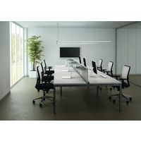 set composto da una scrivania diritta per 6 postazioni di lavoro, da schermi di protezione e da porta-accessori