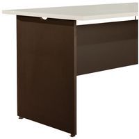 passacavi a sblocco laterale situato sulla parte superiore della base, sotto il pianale