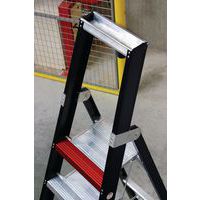 Parapetto dotato di un pratico portautensili (TGB)