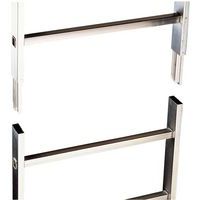 Scala con gabbia di protezione