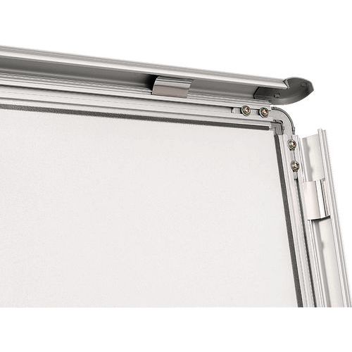 il telaio con le pinze facilita l'affissione di manifesti