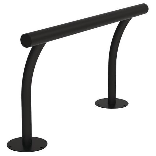 Regginpiedi fisso al suolo nero notte,