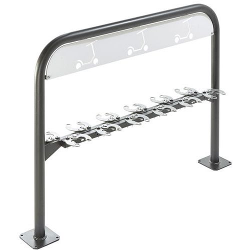 Parcheggio di 12 monopattini - Uno di fronte all'altro,