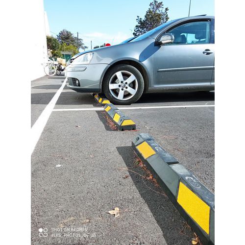 Sonnewelt - Fermaruota Parcheggio 4 Pezzi, Gomma Robusta Con Strisce Riflettenti, Per Garage E Posti Auto